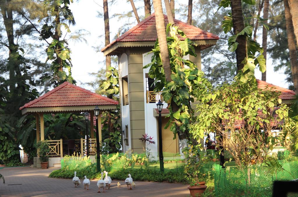 Golden Swan Beach Resort Murud  Luaran gambar