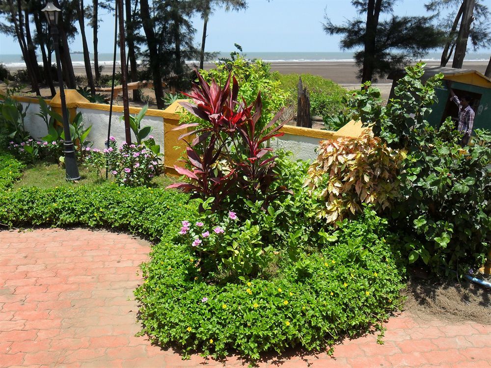 Golden Swan Beach Resort Murud  Luaran gambar